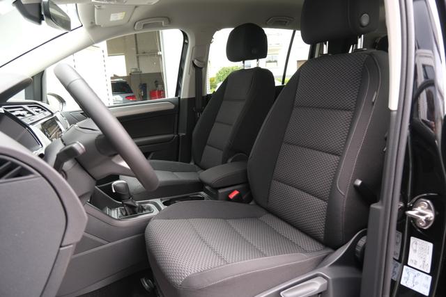 VW Touran 1.5 TSI DSG Grenadilschwarz 