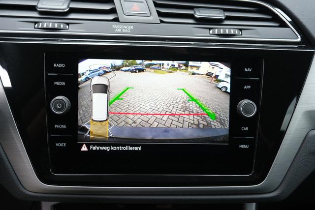 VW Touran 1.5 TSI DSG Grenadilschwarz 