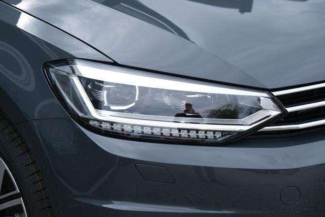 VW Touran 1.5 TSI DSG Delfingrau 