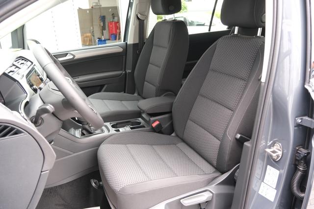 VW Touran 1.5 TSI DSG Delfingrau 
