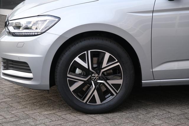 VW Touran 1.5 TSI DSG Oyster Silber Metallic 