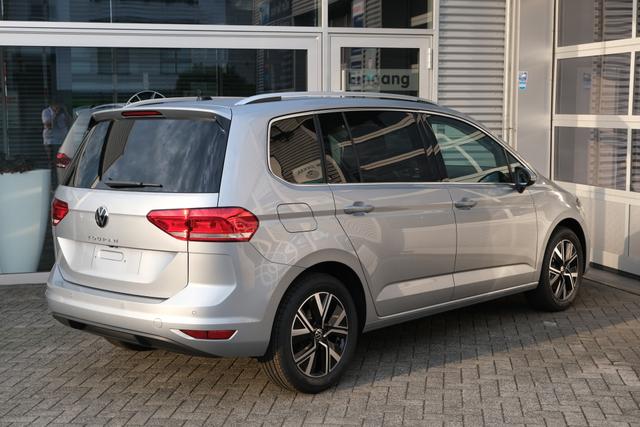 VW Touran 1.5 TSI DSG Oyster Silber Metallic 