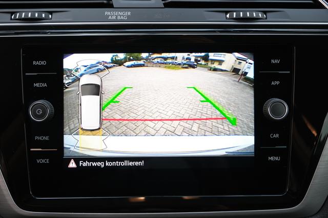 VW Touran 1.5 TSI DSG Oyster Silber Metallic 