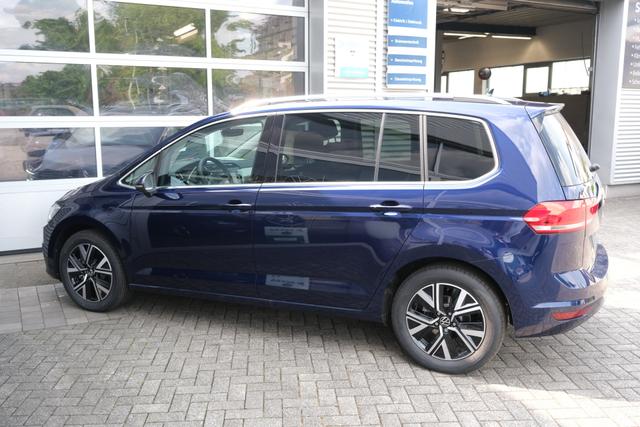 VW Touran Atlantik Blau 