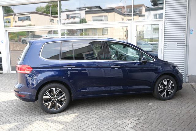 VW Touran Atlantik Blau 