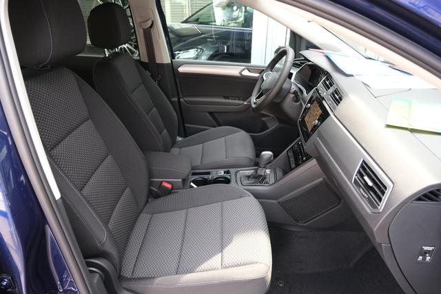 VW Touran Atlantik Blau 