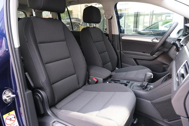 VW Touran Atlantik Blau 