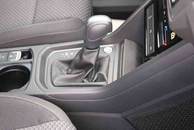 VW Touran Atlantik Blau 