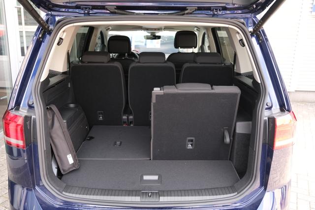 VW Touran Atlantik Blau 