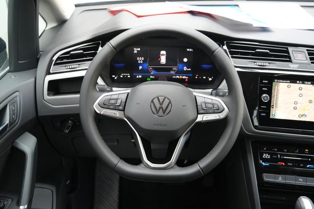 VW Touran Atlantik Blau 