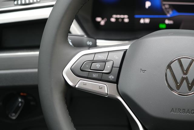VW Touran Atlantik Blau 