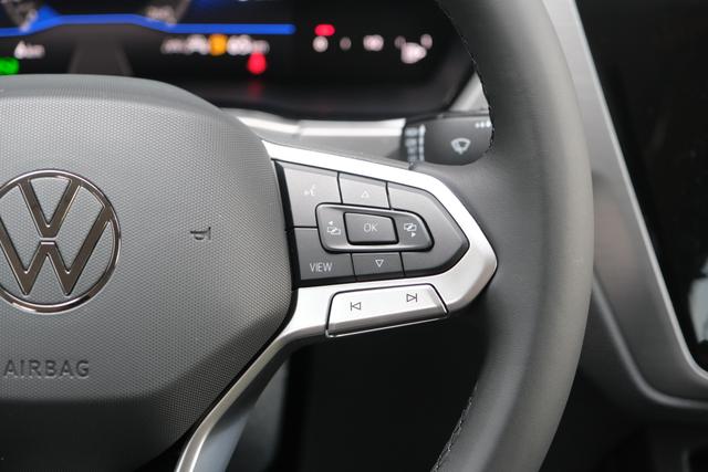 VW Touran Atlantik Blau 