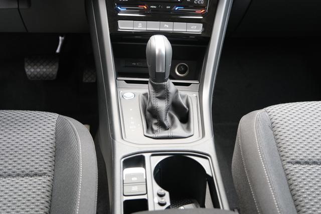 VW Touran Atlantik Blau 