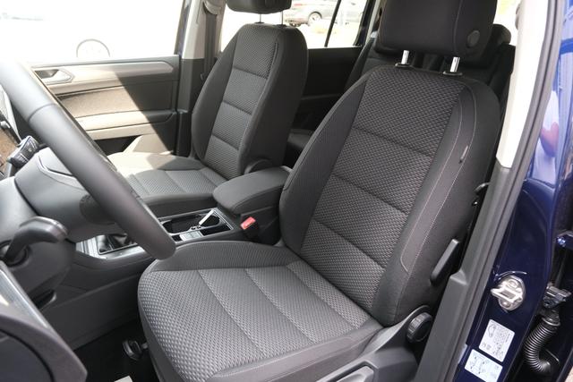 VW Touran Atlantik Blau 