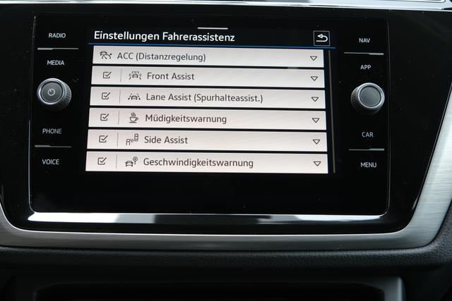 VW Touran Atlantik Blau 