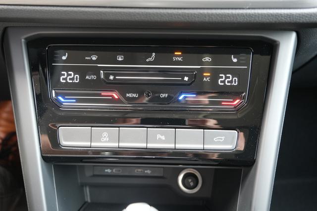 VW Touran Atlantik Blau 