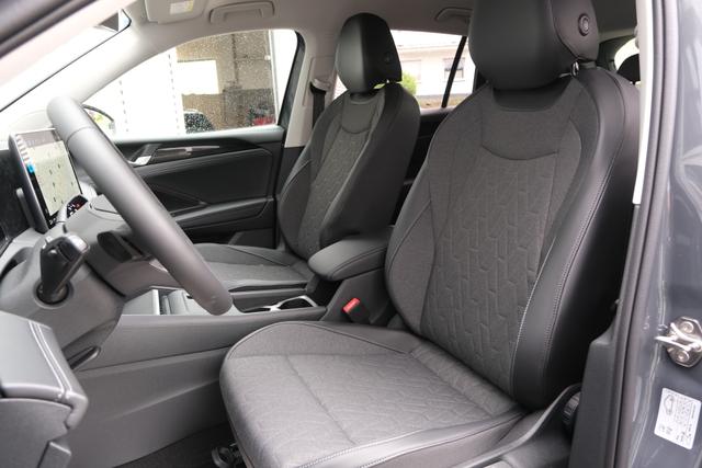 VW Tiguan Life Delfingrau Metallic 