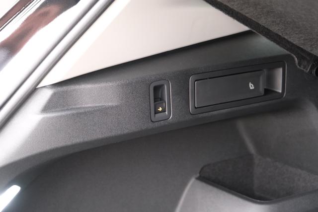 VW Tiguan Life Grendalischwarz Metallic 