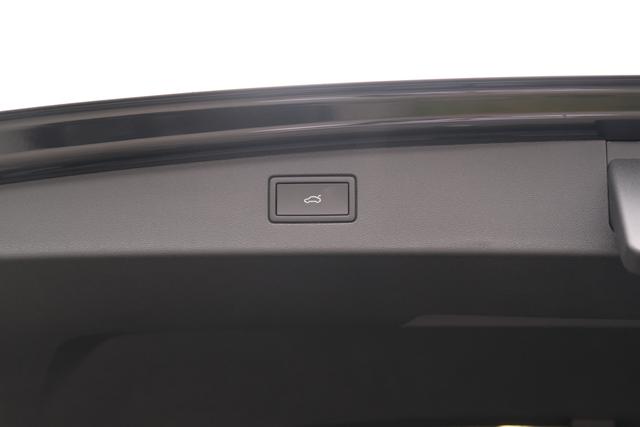 VW Tiguan Life Grendalischwarz Metallic 