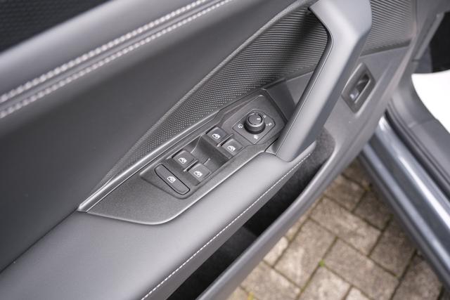 VW Tiguan Life Delfingrau Metallic 