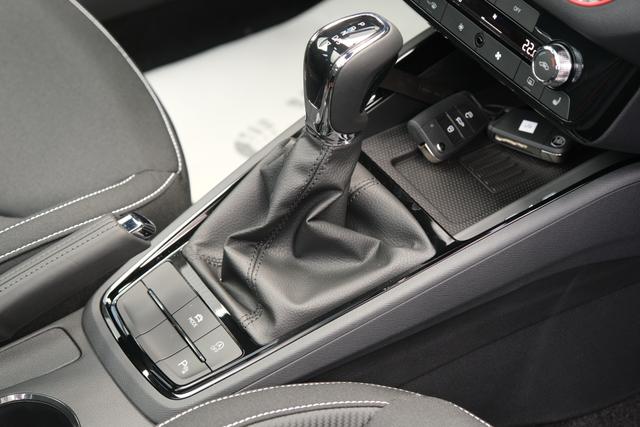 Skoda Kamiq Monte Carlo Schwarz DSG 