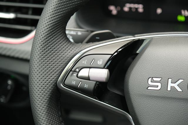 Skoda Kamiq Monte Carlo Schwarz DSG 