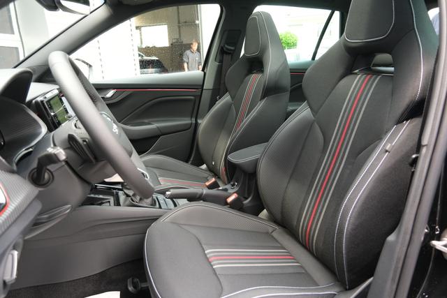 Skoda Kamiq Monte Carlo Schwarz DSG 