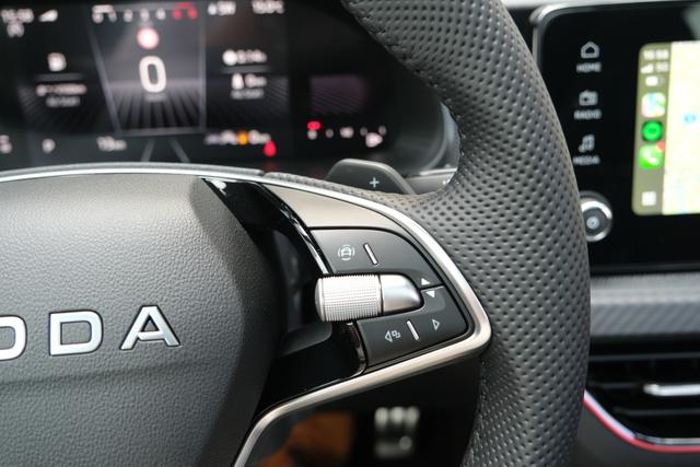 Skoda Kamiq Monte Carlo Schwarz DSG 