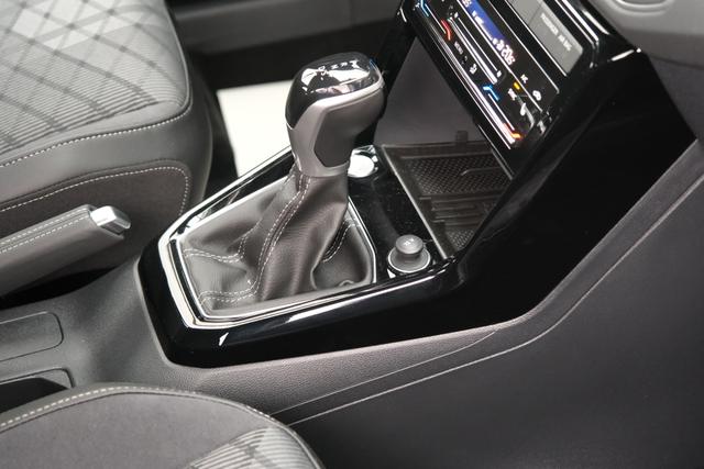 VW T-Cross R-Line Deep Black Perleffekt 