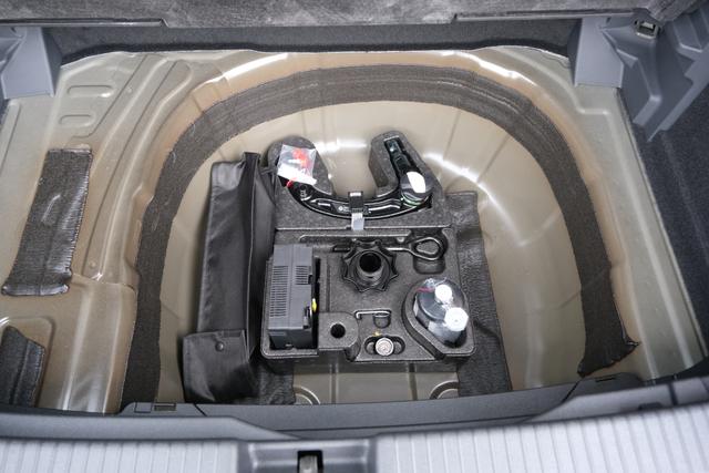 VW T-Cross R-Line Deep Black Perleffekt 