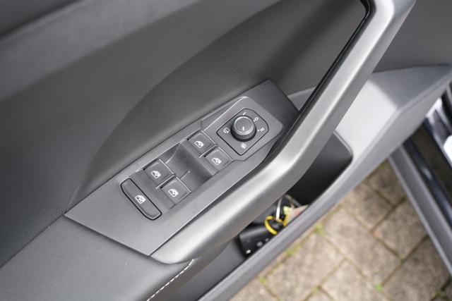 VW T-Cross R-Line Deep Black Perleffekt 