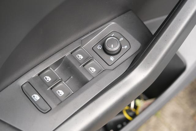 VW T-Cross R-Line Deep Black Perleffekt 