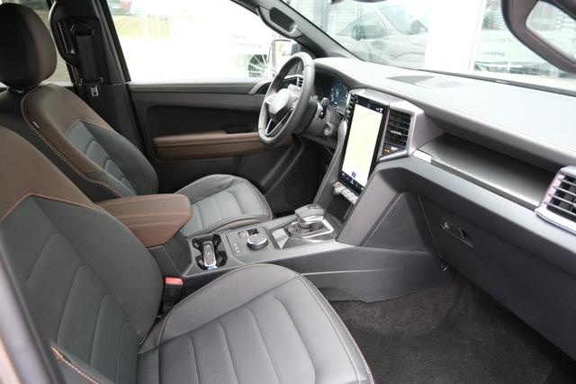 VW Amarok Bright Beige Metallic V6