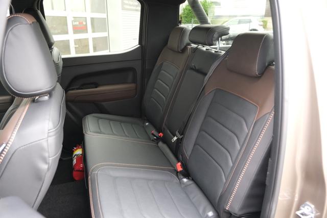 VW Amarok Bright Beige Metallic V6