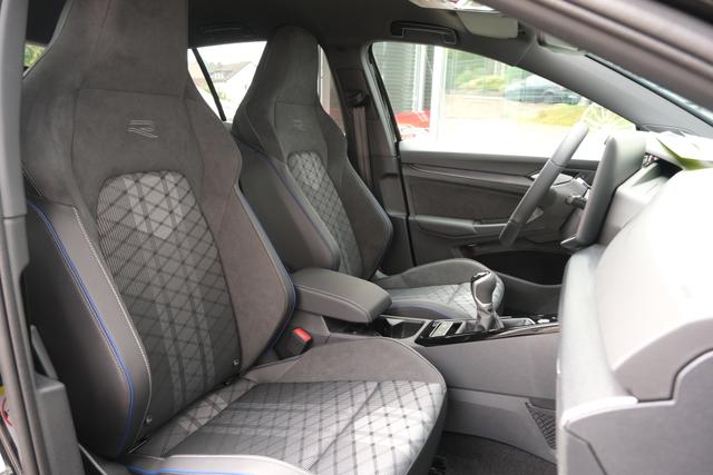 Volkswagen Golf 1.5 TSI R-Line AHK LED+ Side-Assist 360° Travel-Assist ACC Keyless 