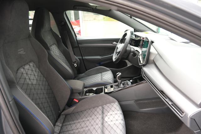 VW Golf 8 R-Line Delfin Grau 