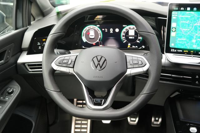 VW Golf 8 R-Line Delfin Grau 