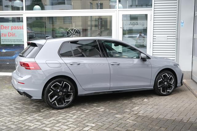 VW Golf 8 R-Line Mondstein Grau 