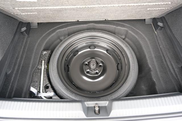 VW Golf 8 R-Line Mondstein Grau 
