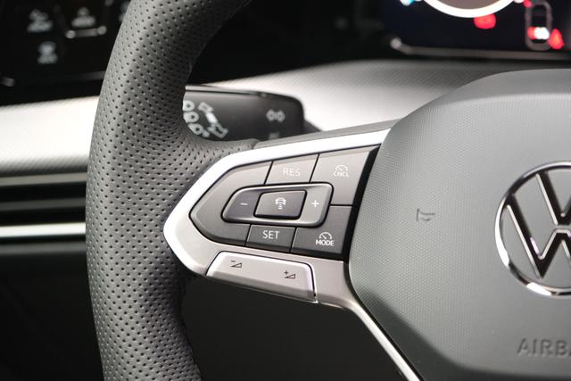 VW Golf 8 R-Line Mondstein Grau 