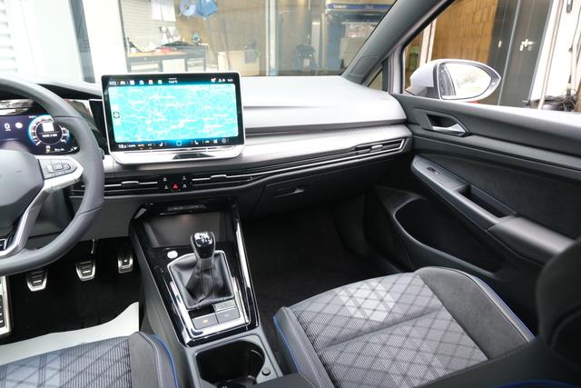 VW Golf 8 R-Line Mondstein Grau 