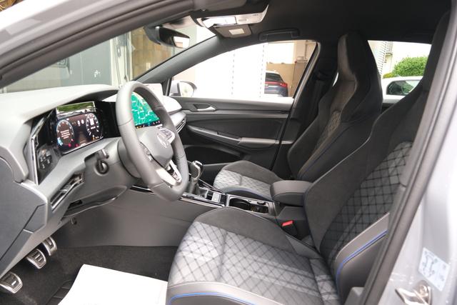 VW Golf 8 R-Line Mondstein Grau 