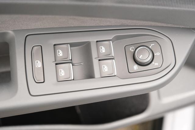 VW Golf 8 R-Line Mondstein Grau 