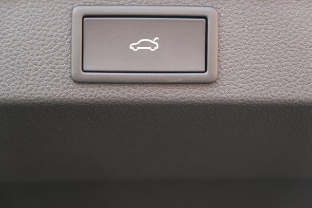 Skoda Karoq Sportline Stahl Grau 