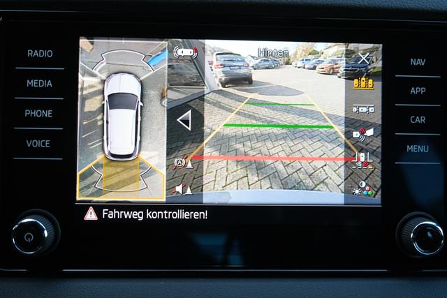 Skoda Karoq Sportline Stahl Grau 