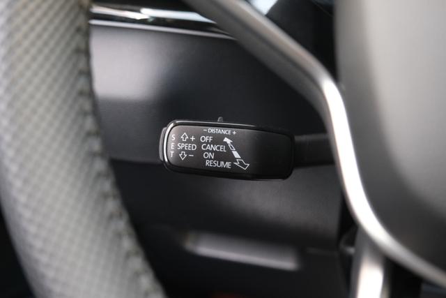 Skoda Karoq Sportline Stahl Grau 