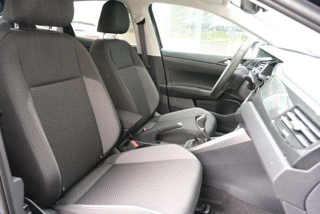 VW Taigo Life Deep Black Perleffekt 