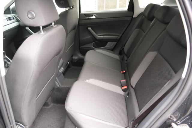 VW Taigo Life Deep Black Perleffekt 