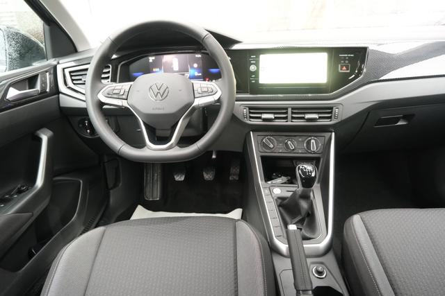 VW Taigo Life Deep Black Perleffekt 