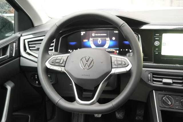 VW Taigo Life Deep Black Perleffekt 